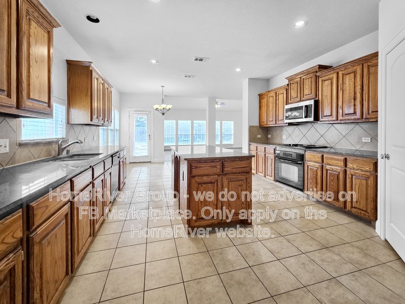 Spacious 4BR with Covered Patio | Fireplace | Refrigerator property image