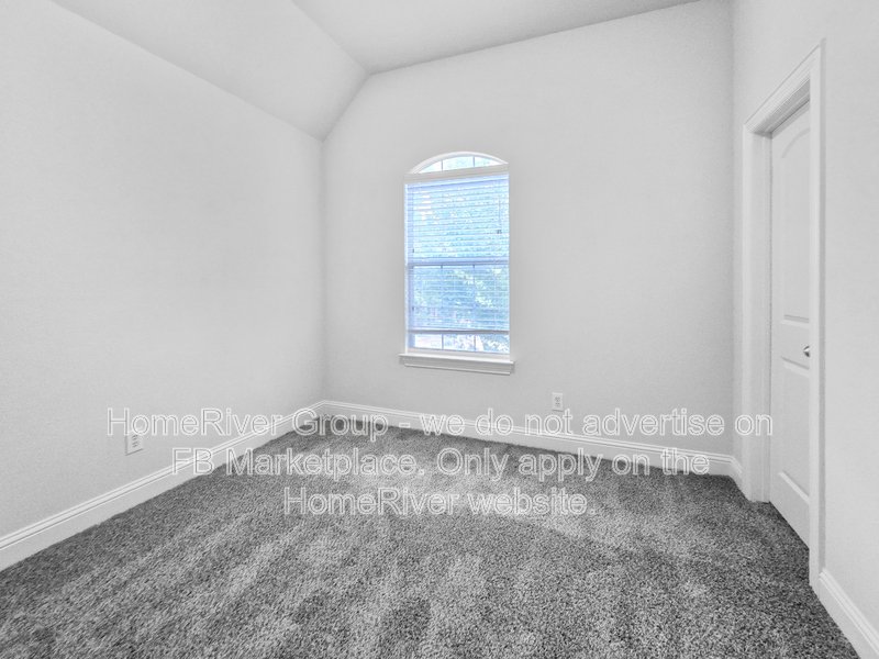 Spacious 4BR with Covered Patio | Fireplace | Refrigerator property image