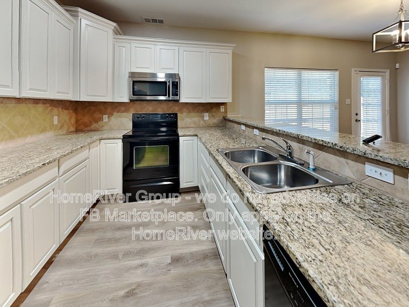 4 BR Home w/ Attached 2 Car Garage | Gas Fireplace | Granite Counters property image