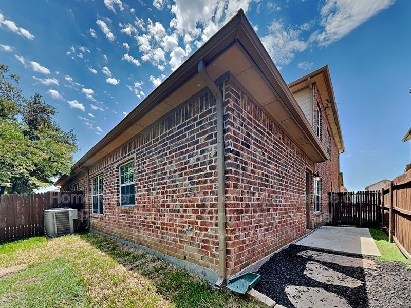 4 BR Home w/ Attached 2 Car Garage | Gas Fireplace | Granite Counters property image