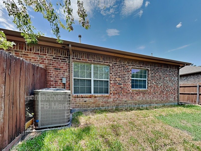 4 BR Home w/ Attached 2 Car Garage | Gas Fireplace | Granite Counters property image