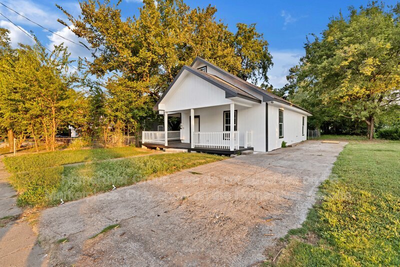 3BR with Covered Porch | Large Yard | Pet-Friendly. property image