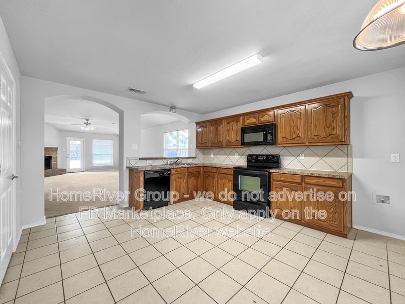 Move-in Ready! 3 BR, 2 BA | Covered Patio | Crosby Elementary School property image