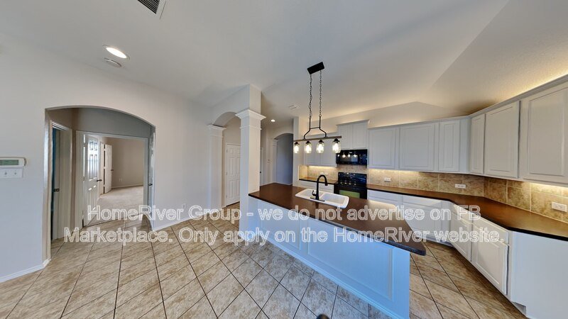 Available Now! 15517 Adlong Dr, Roanoke, TX 76262, USA property image