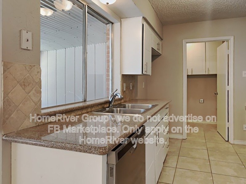 Spacious 3BR with Sunroom | Stainless Appliances | Pet-friendly. property image