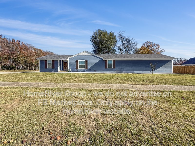 4 Bedroom Home | Fireplace | Back Deck | Modern Kitchen property image