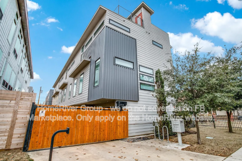 2 BR Multi-Level Apt Unit | Washer and Dryer | Rooftop Terrace property image