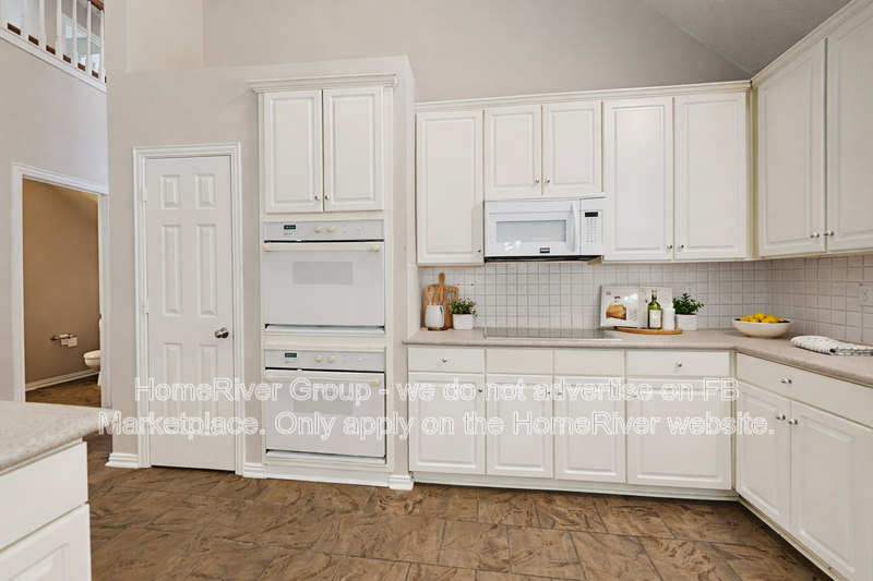 Garage Parking | In-Unit Laundry | 3BR Home | Fridge Included. property image