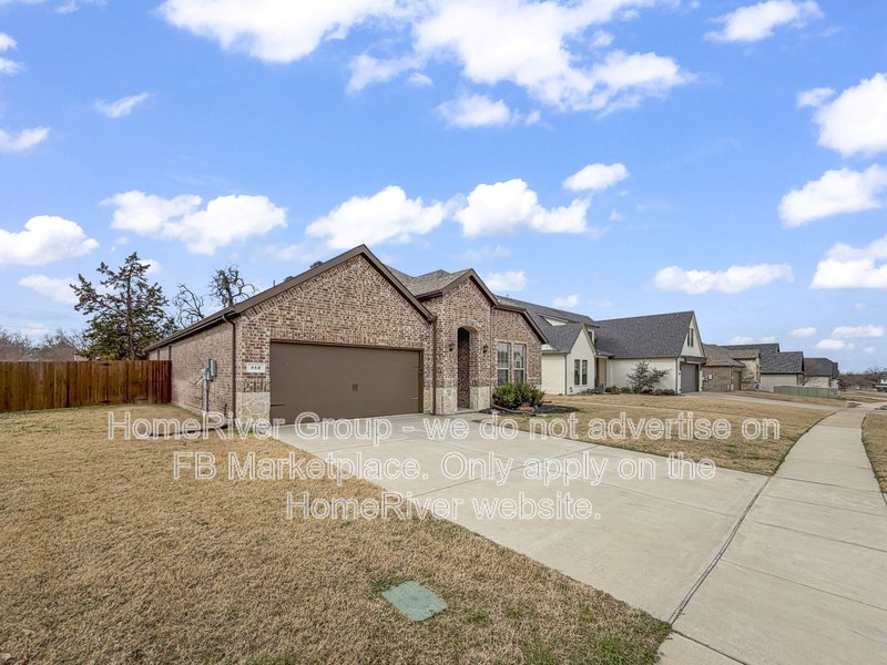Available Now! Amazing 4 beds and 3 baths home!! property image