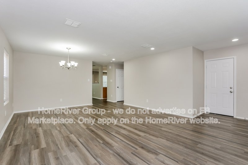 Available Now! Amazing 5 beds and 2.5 baths home! property image