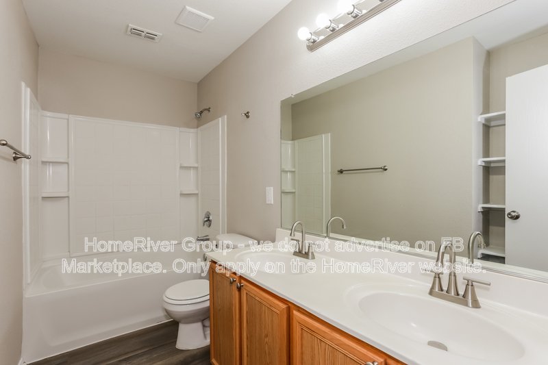 Available Now! Amazing 5 beds and 2.5 baths home! property image