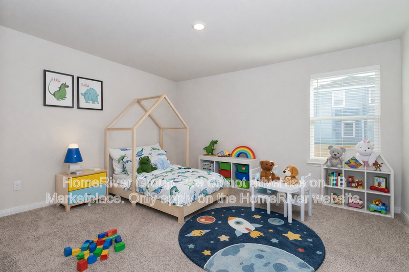 Available Now! Amazing 5 beds and 2.5 baths home! property image