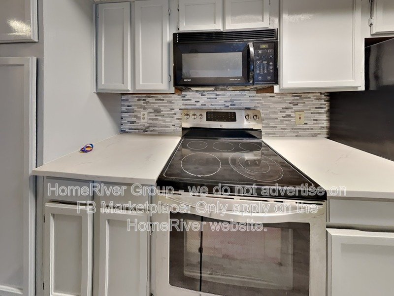 Arlington Oaks Oasis: Modern Condo Living Awaits! property image