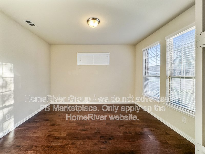 Move-in Ready 4 BR Home | Gas Fireplace and Burners | Community Pool property image