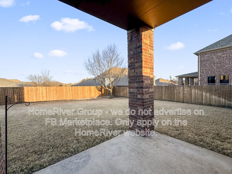 Move-in Ready 4 BR Home | Gas Fireplace and Burners | Community Pool property image