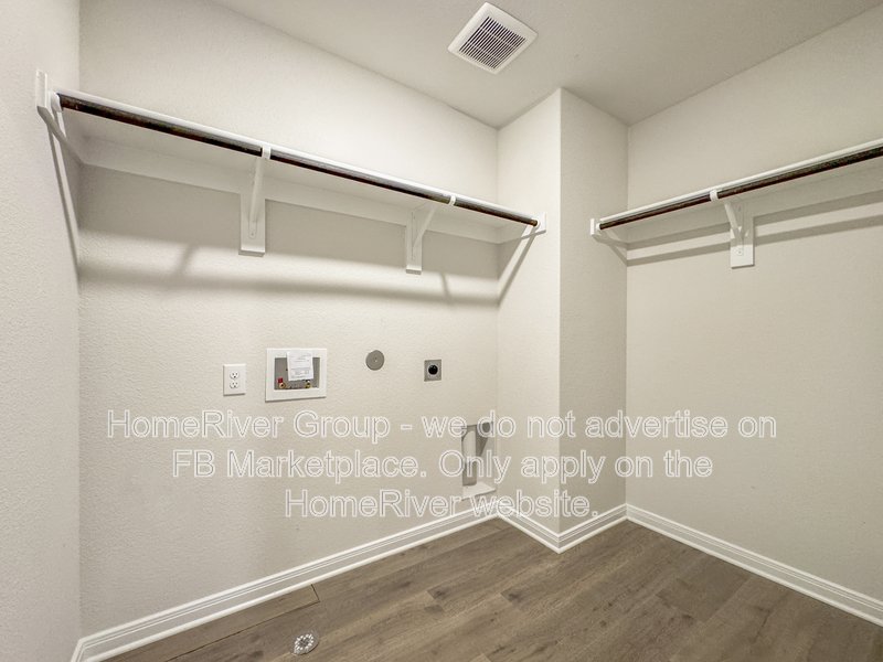 Available Now! Amazing 5 beds and 2.5 baths home! property image