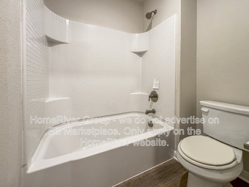 Available Now! Amazing 5 beds and 2.5 baths home! property image