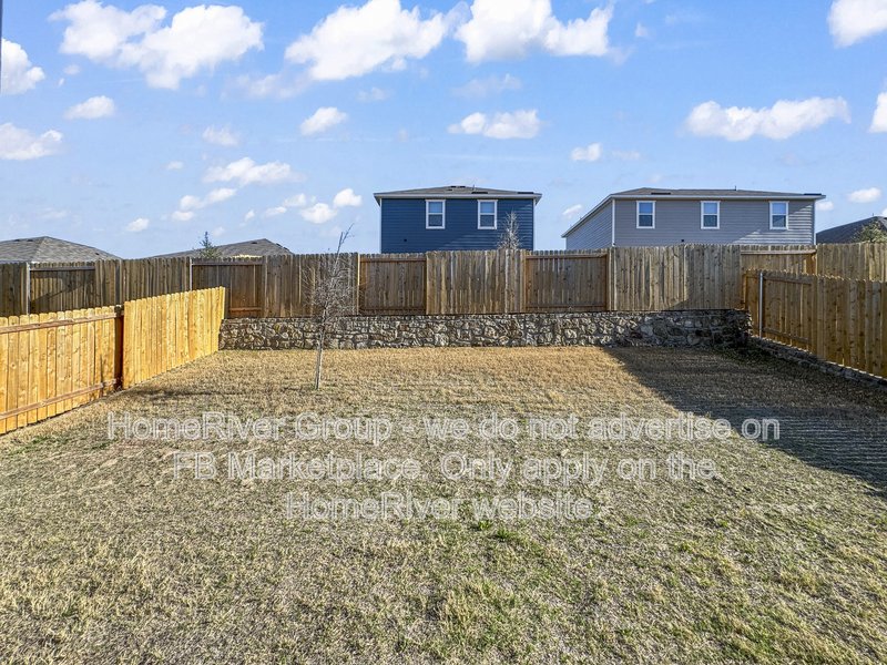 Available Now! Amazing 5 beds and 2.5 baths home! property image