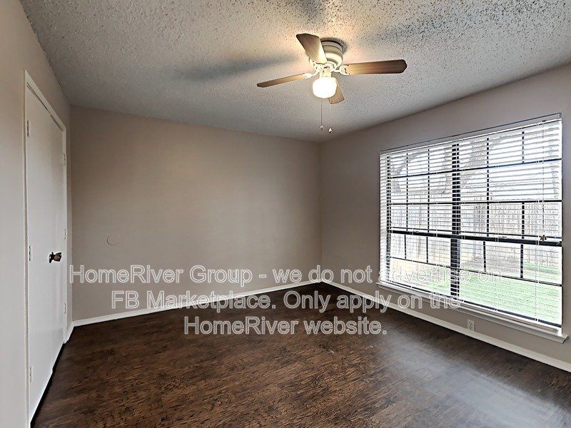 Move-In Ready 3-Bed Duplex | No Carpet | 2-Car Garage. property image