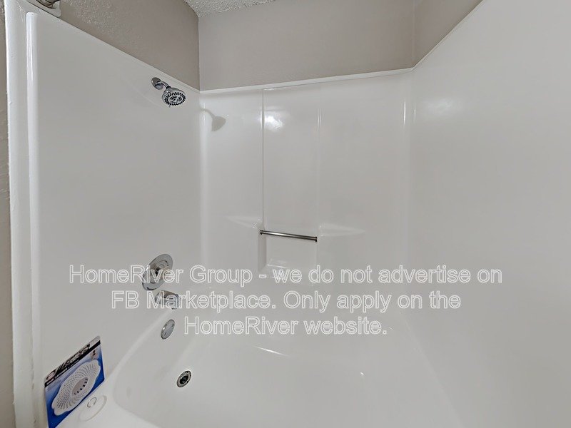 Move-In Ready 3-Bed Duplex | No Carpet | 2-Car Garage. property image