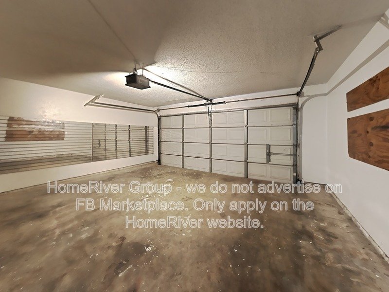 Move-In Ready 3-Bed Duplex | No Carpet | 2-Car Garage. property image