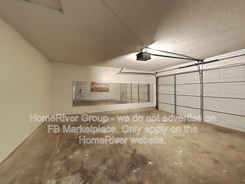 Move-In Ready 3-Bed Duplex | No Carpet | 2-Car Garage. property image