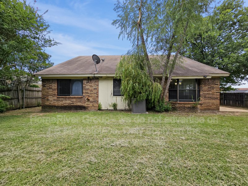 Available Now! | Pet Friendly |  Cozy Fireplace property image