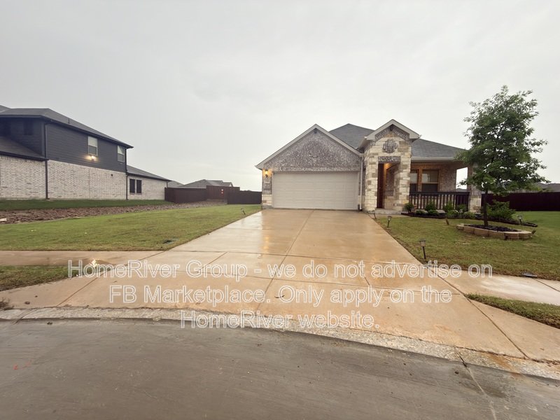 4 BR Home | Quartz Counters | Covered Patio | Refrigerator property image