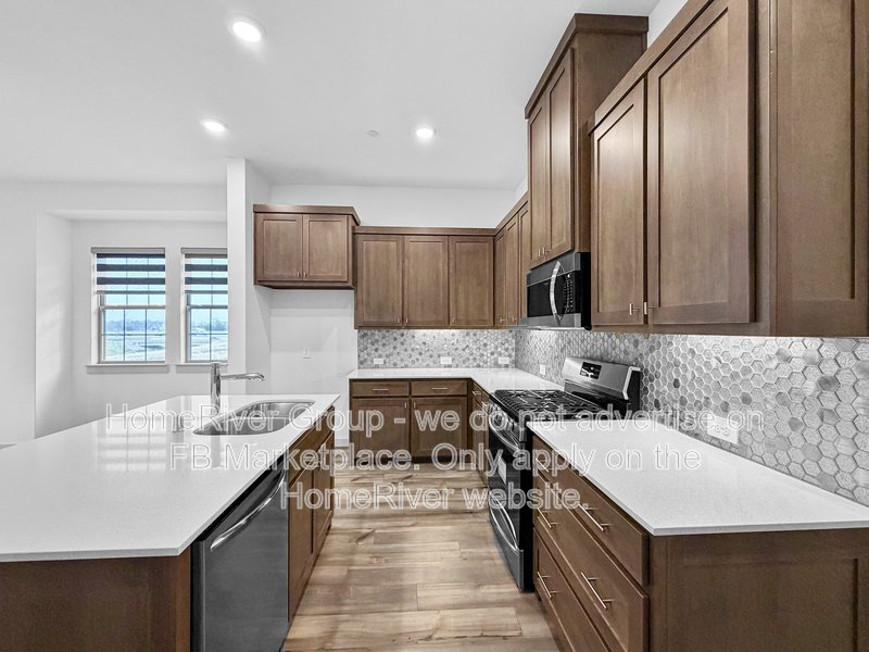 4 BD Townhome | Move-In Ready | Garage property image