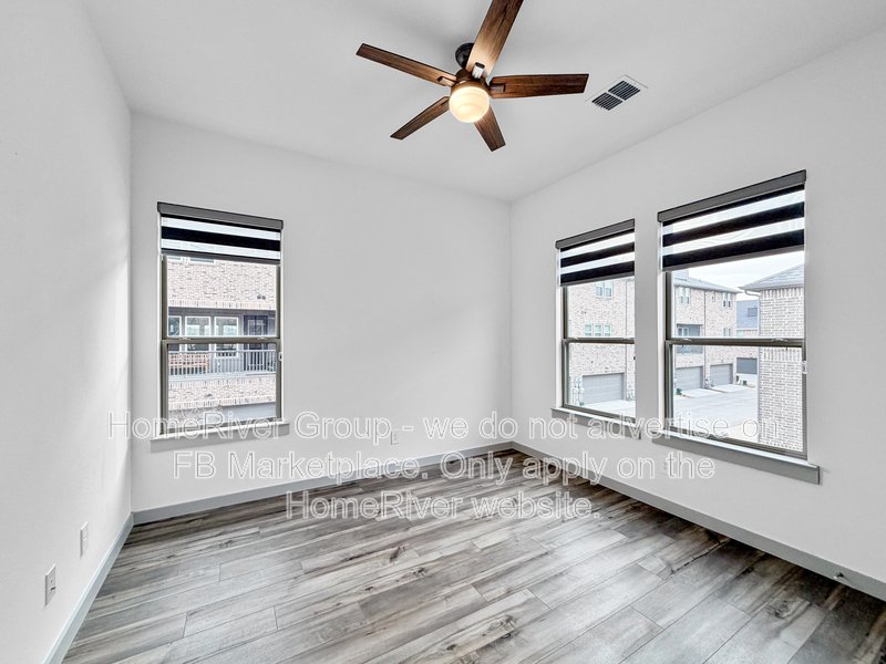 4 BD Townhome | Move-In Ready | Garage property image