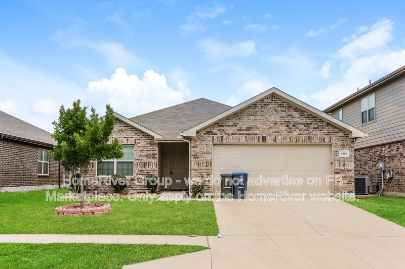 Charming 3/2 with Open Floor Plan | Huge Covered Patio | Pet Friendly property image