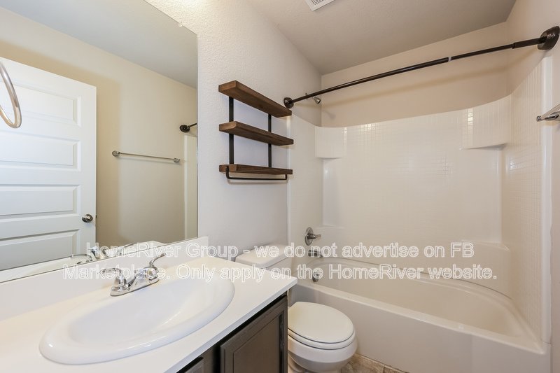 Charming 3/2 with Open Floor Plan | Huge Covered Patio | Pet Friendly property image