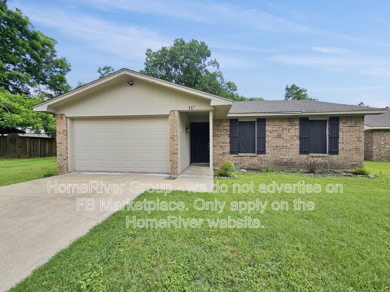 Pet Friendly!| Fenced Yard | Fridge Included property image
