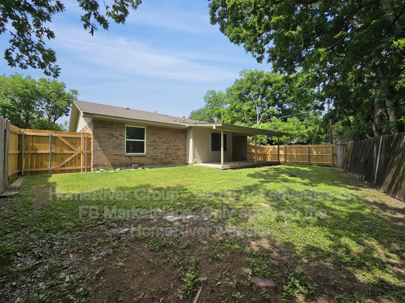 Pet Friendly!| Fenced Yard | Fridge Included property image