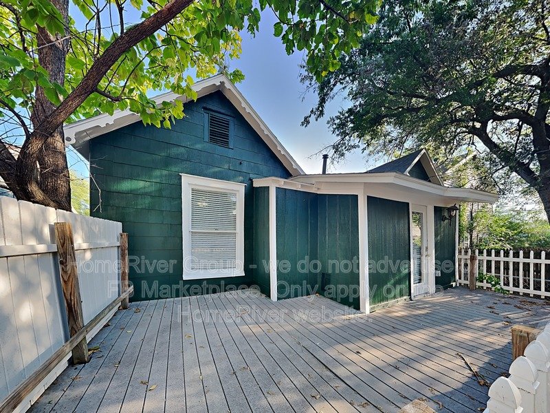 Deck | Pet-Friendly | Hardwood Floors. property image