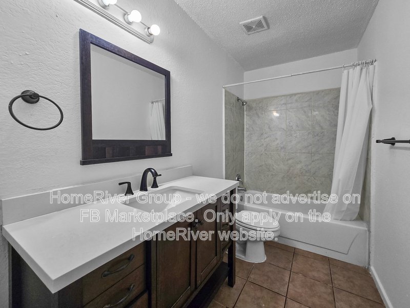 Cozy 2BR Duplex | FRIDGE | No Carpet. property image