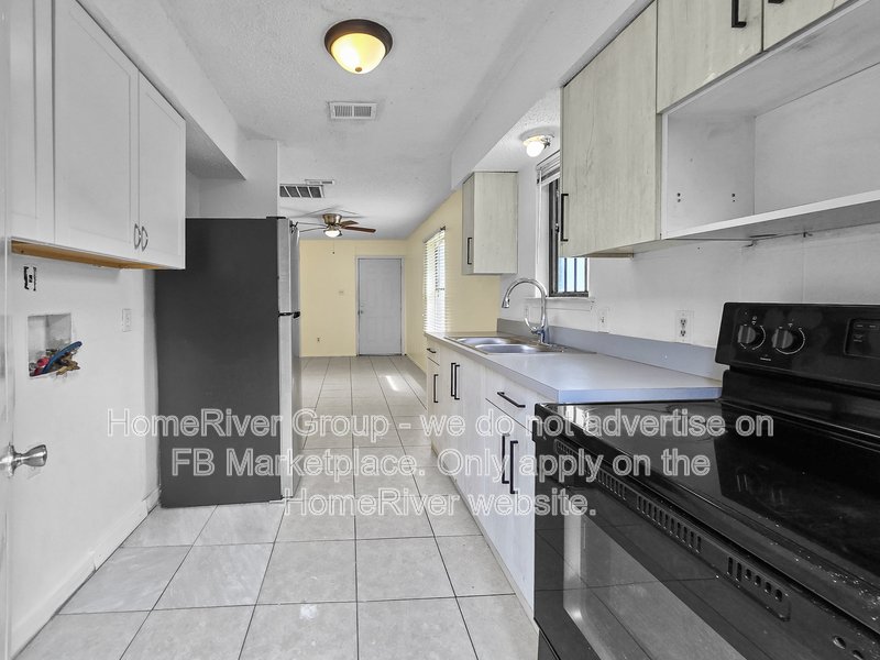 Cozy 2BR Duplex | FRIDGE | No Carpet. property image