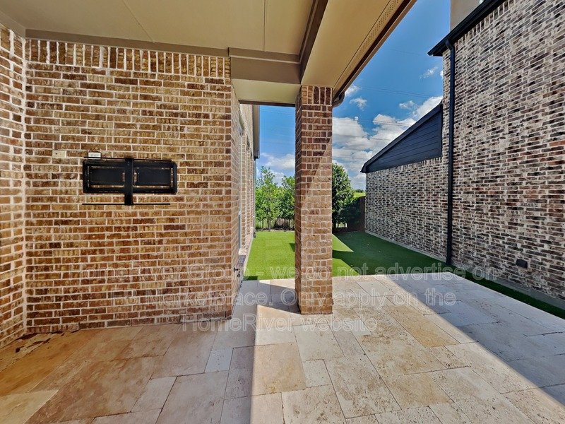 Gated Community | 2 Car-Garage | Covered Patio. property image
