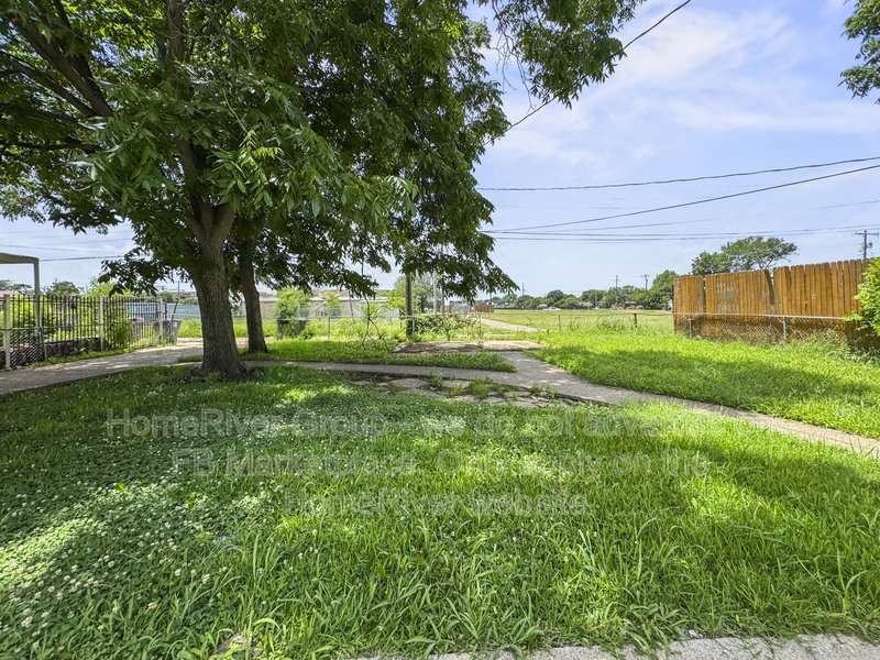 Pet Friendly  | Available Now | Fridge included property image
