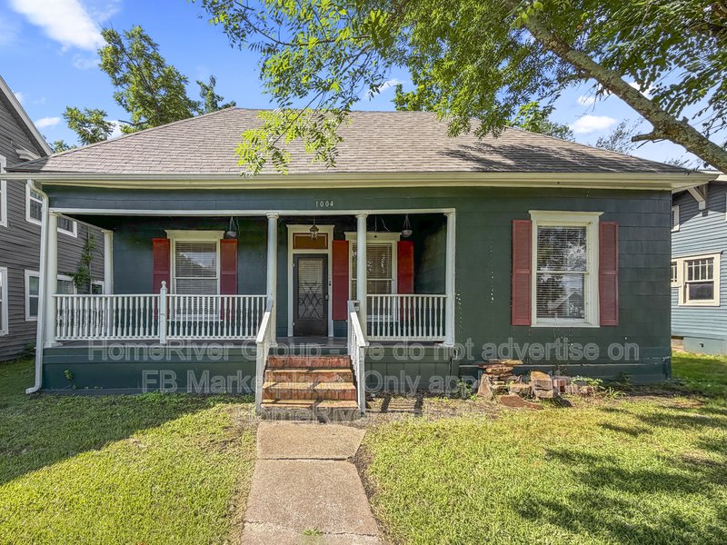 Deck | Pet-Friendly | Hardwood Floors. property image