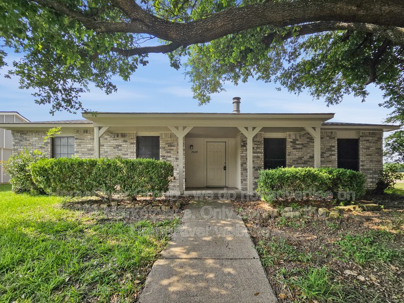 Available Now! | Pet Friendly | Fenced yard property image