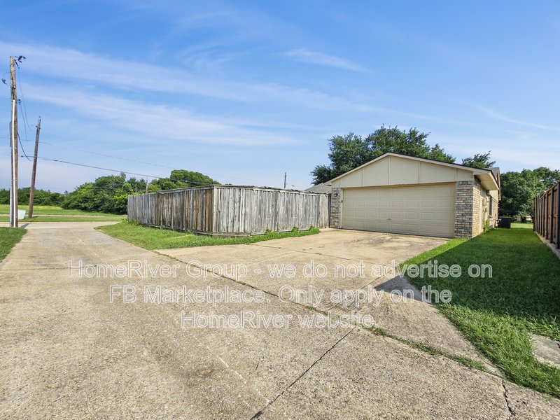 Available Now! | Pet Friendly | Fenced yard property image