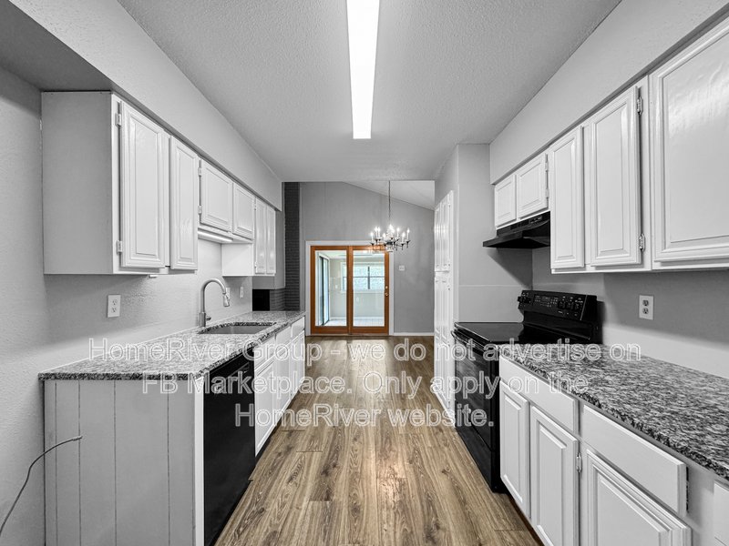 3 BR Home | Fireplace | Pet-Friendly | property image