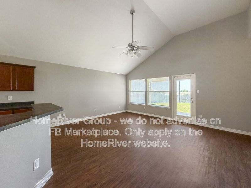 313 Charleston Dr property image