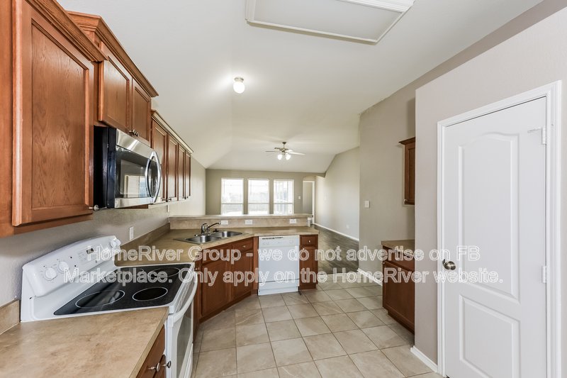Available Now | Pets Welcome | Fridge Included property image