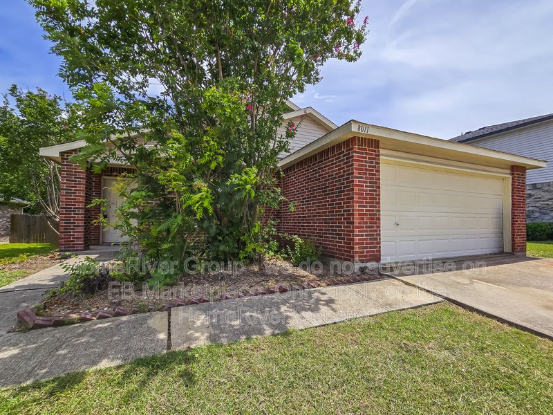 Pet-Friendly | No Carpet | Huge Fenced Backyard. property image